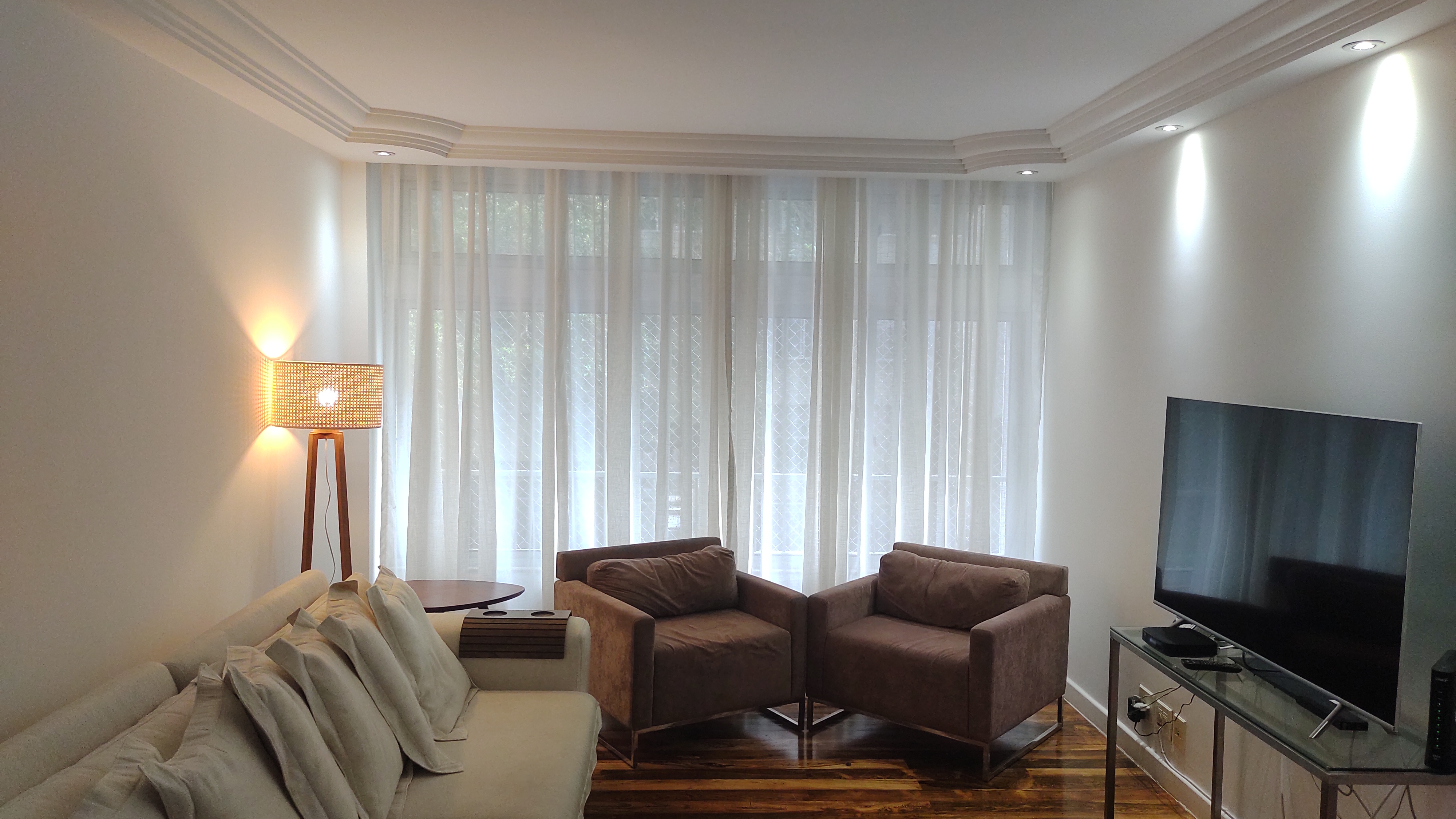 Cortinas de luxo em ambiente decorado